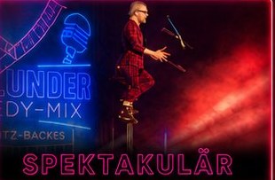 Spektakulär: Artist jongliert auf der Pullunder-Bühne
